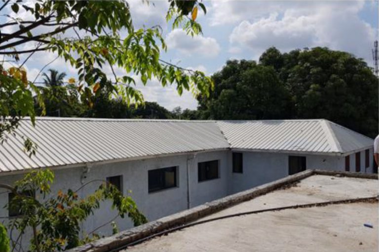 Schulhausdach ohne PVA